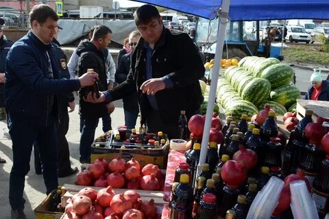 На колхозном рынке продают