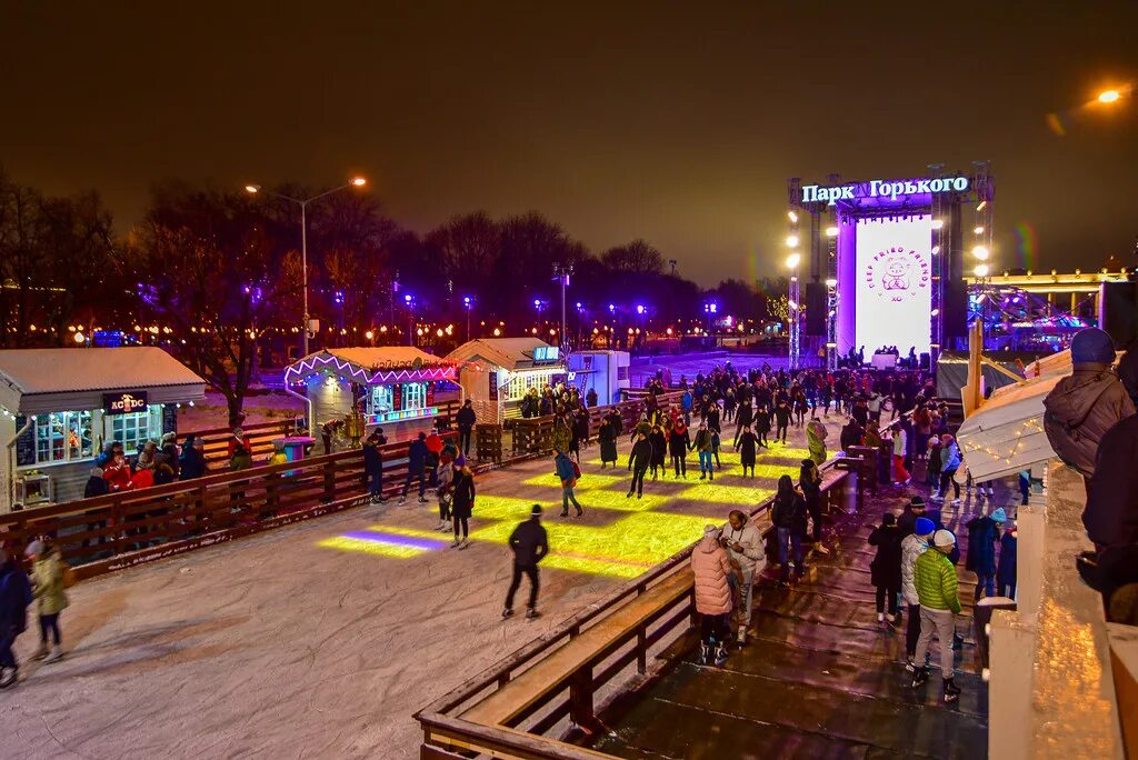 Горького каток метро. Каток в парке Горького. Каток в парке Горького Москва. Катки в Москве парк Горького. Парк им Горького Москва каток.