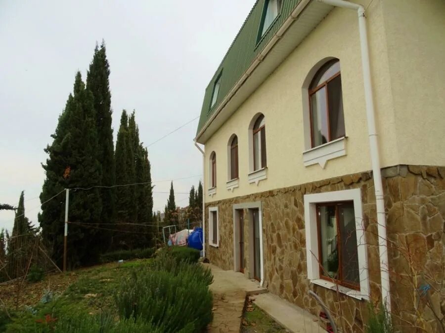 Курортная 19. Чемалка отель алтай. Алушта крым солнечногорское поселок. Село солнечногорское крым. Курортная 19.