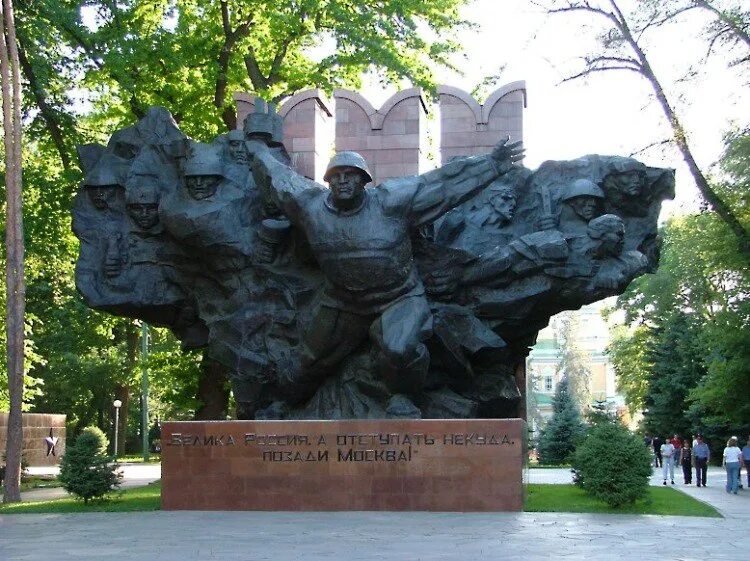 В каком городе стоит памятник панфиловцам. 28 героев панфиловцев памятник. мемориал панфиловцам волоколамское шоссе. памятник 28 панфиловцам в москве. волоколамское шоссе памятник панфиловцам.