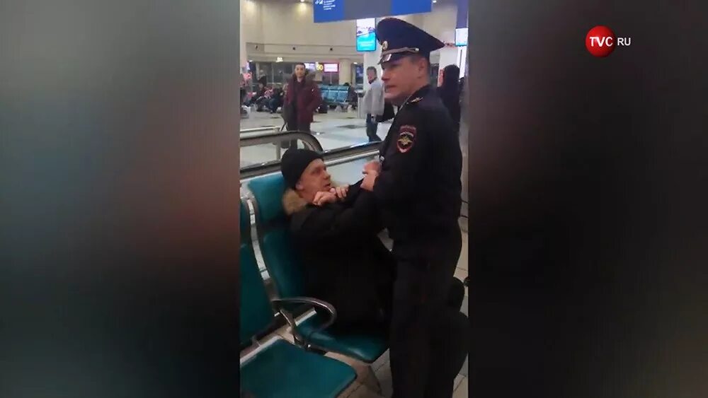 Полиция екатеринбург аэропорт. Приговор рф. Дебошир 4. Дебошир в самолете. Дебошир 4.