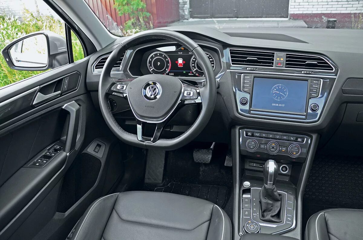 Volkswagen tiguan 2018 панель. Volkswagen tiguan, 2014 приборная. Tiguan 2014 салон. Vw tiguan торпеда 2013. Панель тигуана.