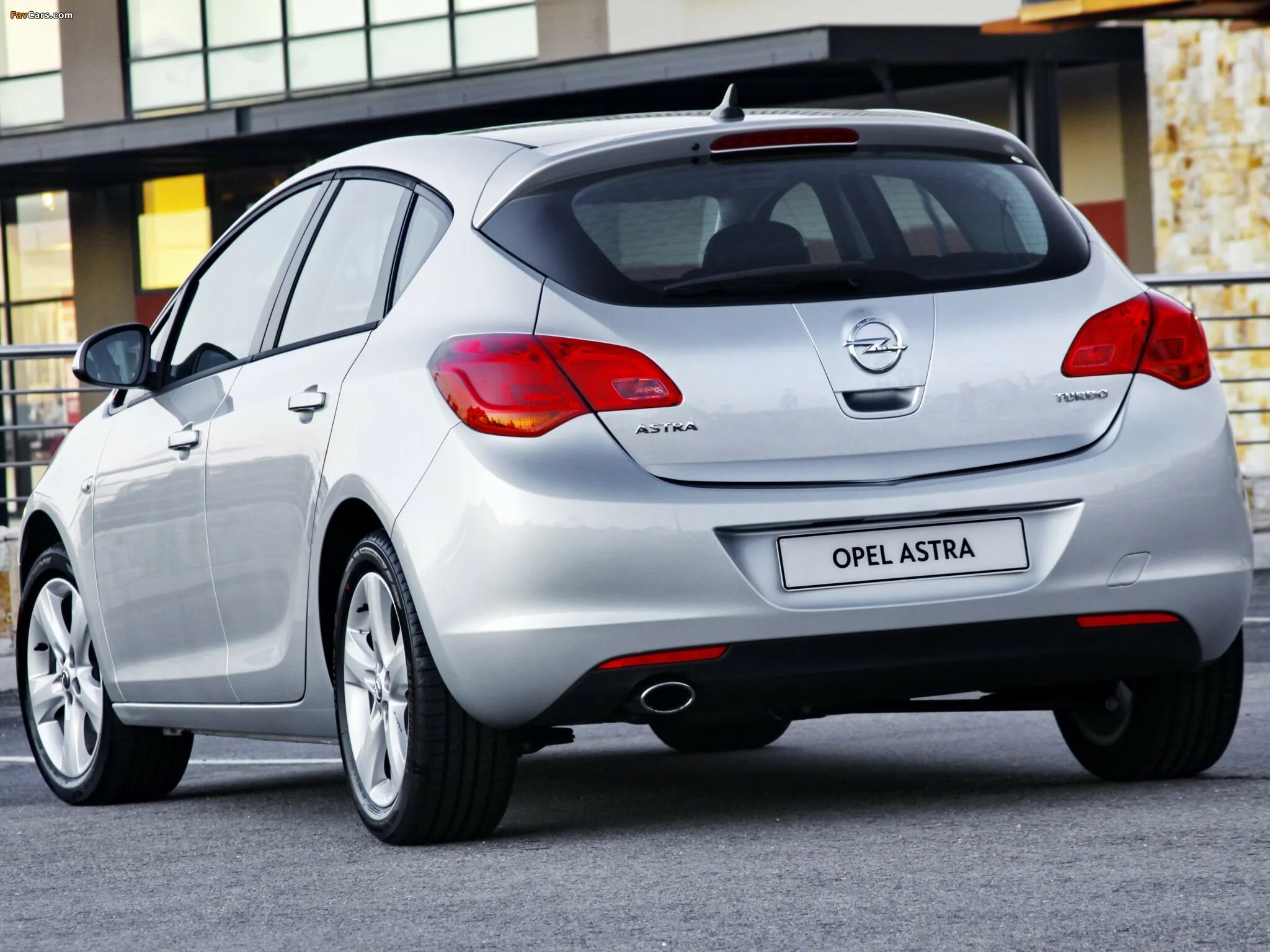 Opel Astra 2012 хэтчбек.