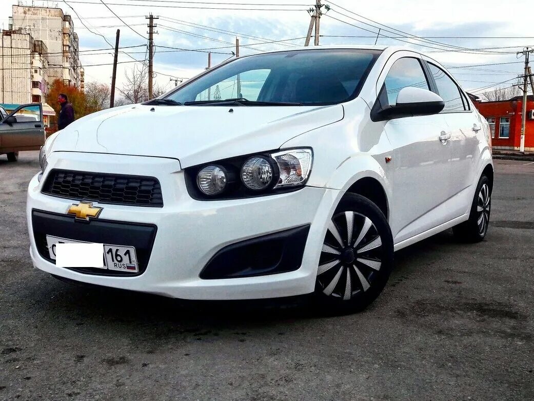 Купить авео ростов. Chevrolet Aveo t300 белый. Chevrolet Aveo t300 2012 белая. Aveo t300 1.6. Chevrolet Aveo t350 белая.