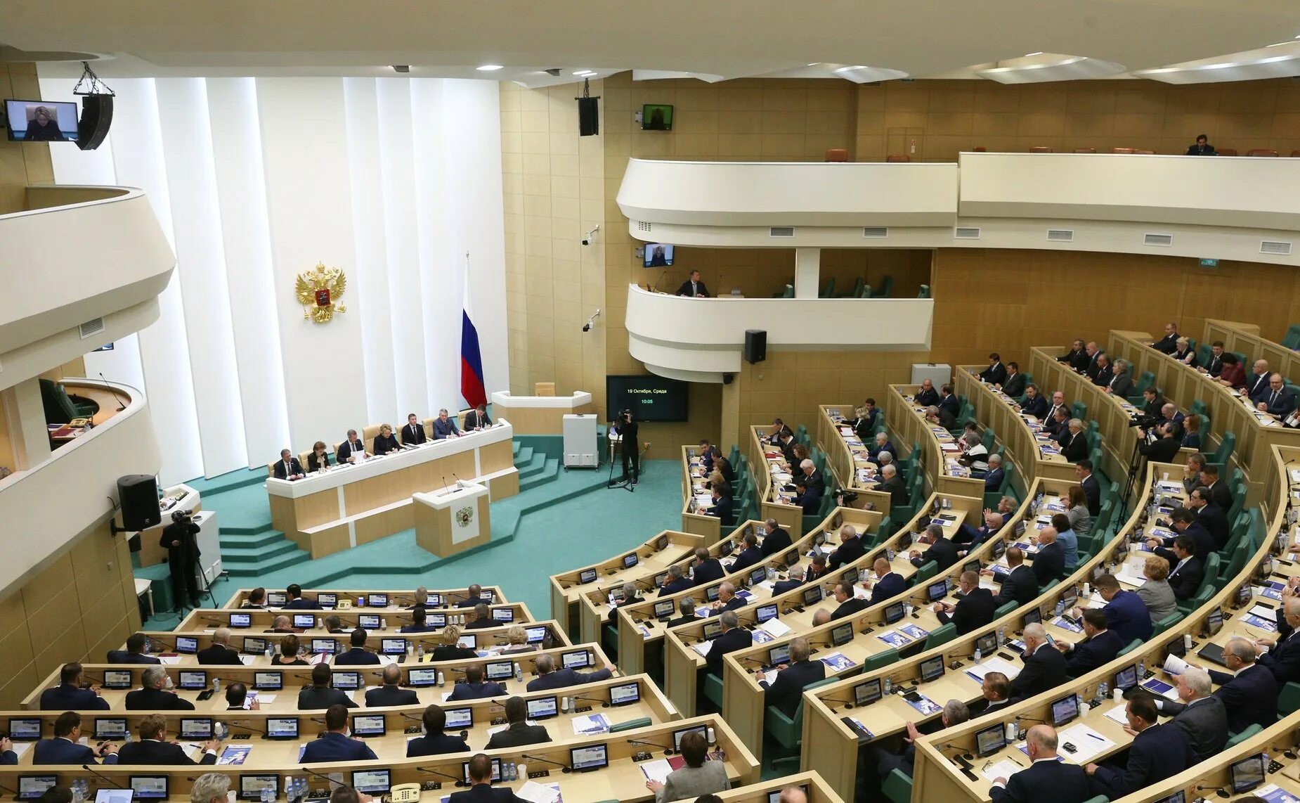 Совет федерации принимает. Парламент. Сенаторы РФ. Парламенты мира. Госдума и совет Федерации.