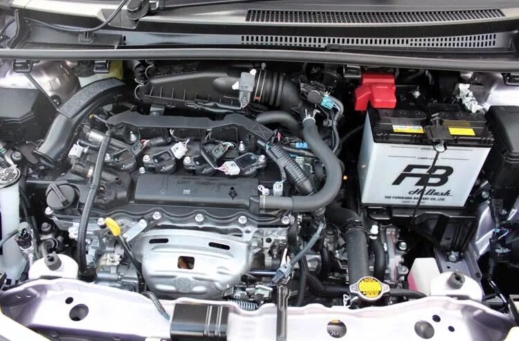 Toyota vitz какие двигатели. Toyota vitz 2011 двигатель. toyota vitz двигатель 1.3. двигатель тойота королла 1.3. toyota vitz 1.0 двигатель.
