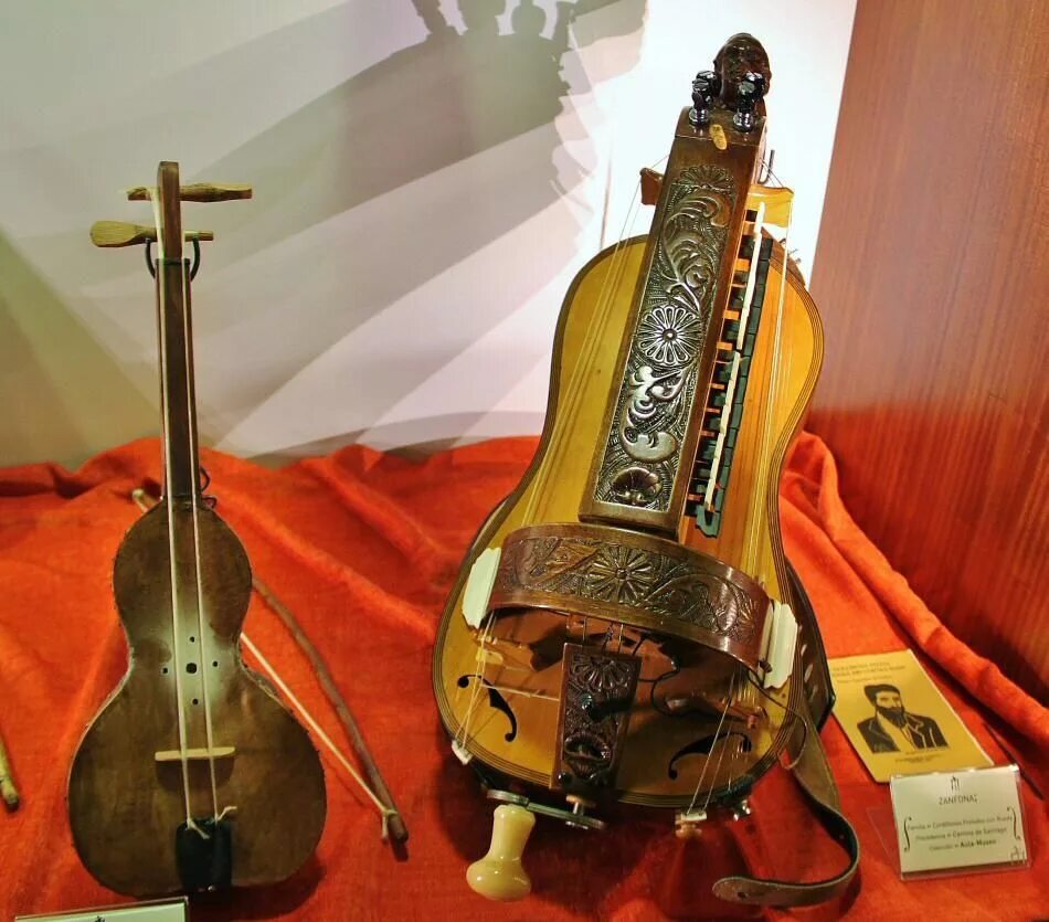 Средневековые струнные музыкальные инструменты. Барочные инструменты харди-гарди виола барабан орган. Музыкальные инструменты европы. Древние инструменты. Музыкальные инструменты европы.