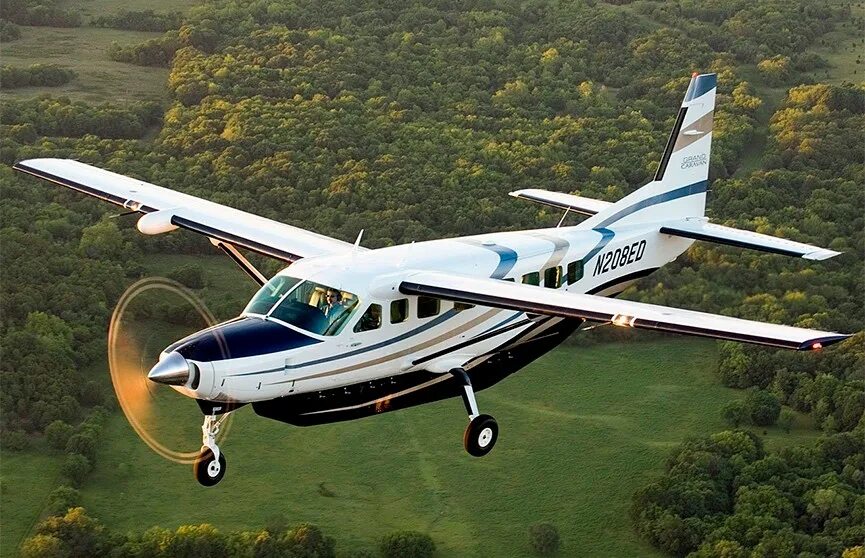 Дальность полета легкомоторного самолета. Самолёт Сессна 208. Самолёт Cessna 208 Caravan. Цессна Гранд Караван. Цессна 208 Гранд Караван.