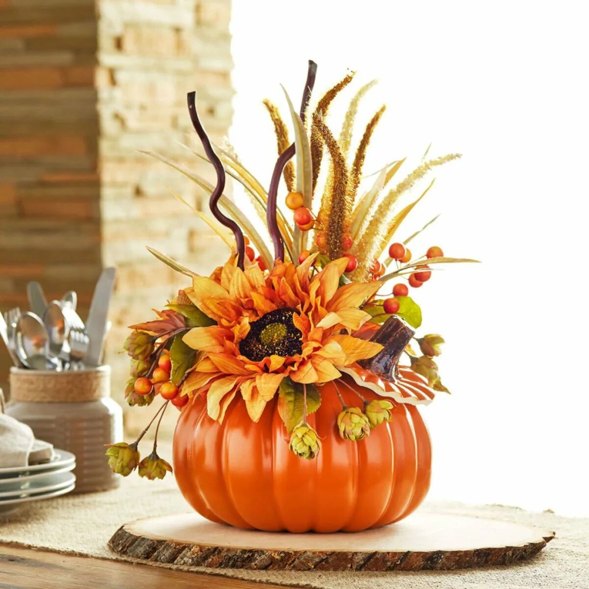 Осенняя композиция с тыквой. Телега с тыквами. Осень тыквы. Осенние композиции с декоративными тыквами. Композиция из тыквы.