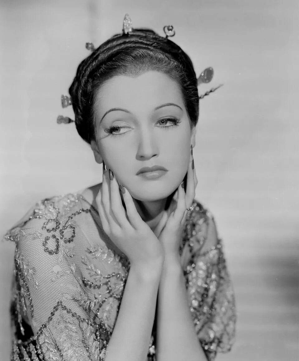 Певицы прошлых лет. Диана дорс diana dors. Испанская киноактриса сара монтьель. Джина лоллобриджида. Сара монтьель.