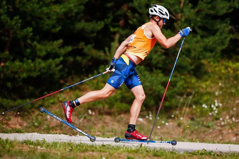 Лыжероллеры лыжники. Лыжи роллеры. Лыжероллерная трасса шаркан. Ski roller. Макс новак лыжероллеры.