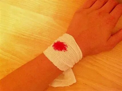 Тәбетті сұлулық Абелла Андерсон қардай аппақ төсекте трахает