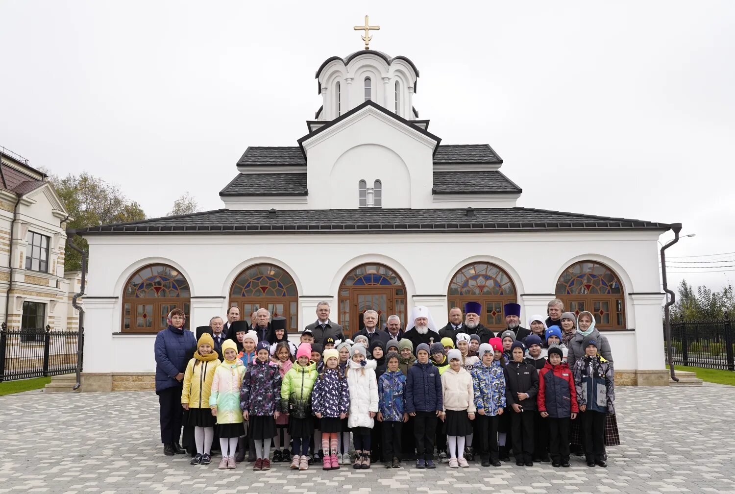 Храм михайловск. Михайловск Ставропольский край храм св. Георгия Победоносца. Ставрополь Михайловск храм 12 апостолов. Храм святителя Николая в Михайловске Ставропольский край.