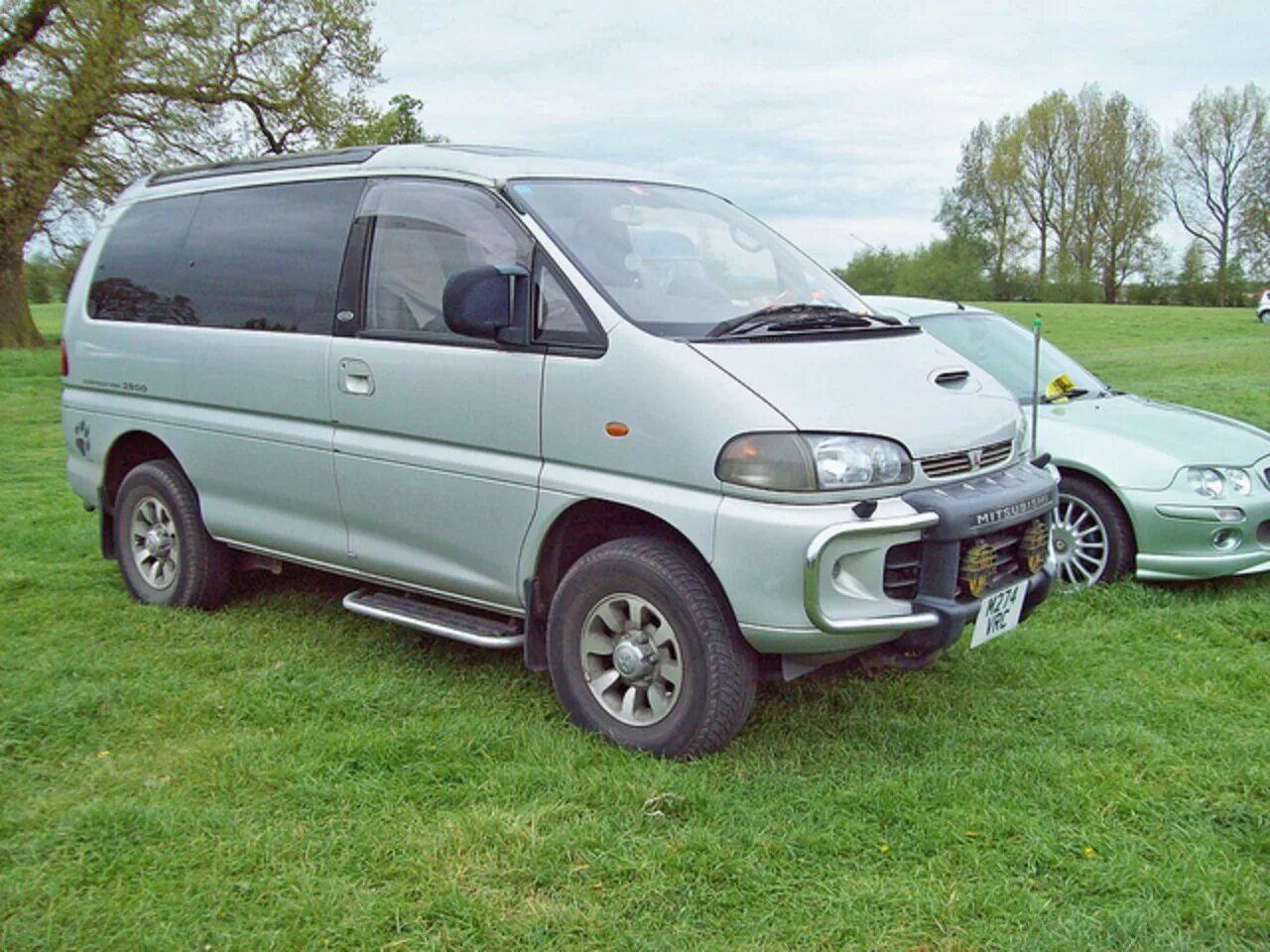 Delica l400. Мицубиси Делика l400. Митсубиси Спейс Гир. Mitsubishi Delica Space Gear. Митсубиси Делика 2800.