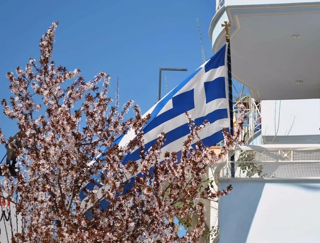 Как греки узнали о возвращении независимости. День независимости Греции. День независимости Греции 25. Греция март. С праздником независимости Греции.