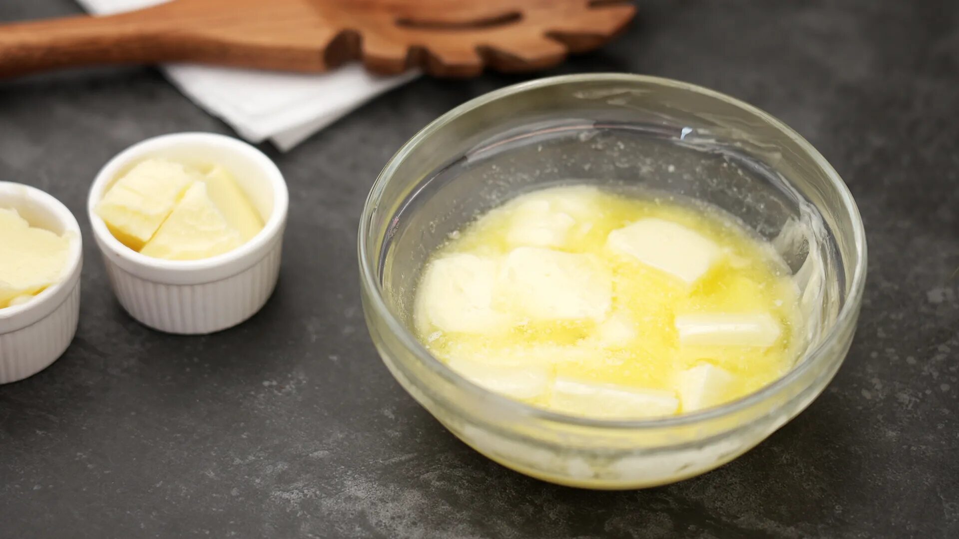 Размягченное сливочное масло. Масло сливочное растопленное 100 мл. Размягченное сливочное масло это как. Soft Butter.