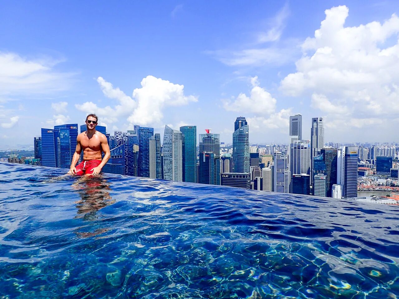 бассейн на небоскребе в сингапуре. дубай бассейн на крыше небоскреба. бассейн infinity pool сингапур. дубай бассейн марина бэй. дубай бассейн на крыше небоскреба.