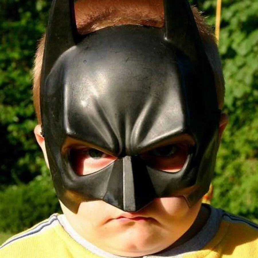 Веселый бэтмен. Усатый бэтмен. Бэтмен комикс. Смешной бэтмен. Смешной костюм бэтмена.