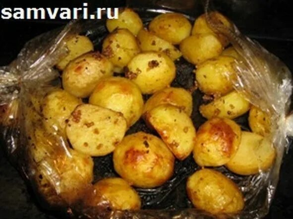 Картофель запеченный со сметаной и луком в рукаве - рецепты с фото на vpuzo.com