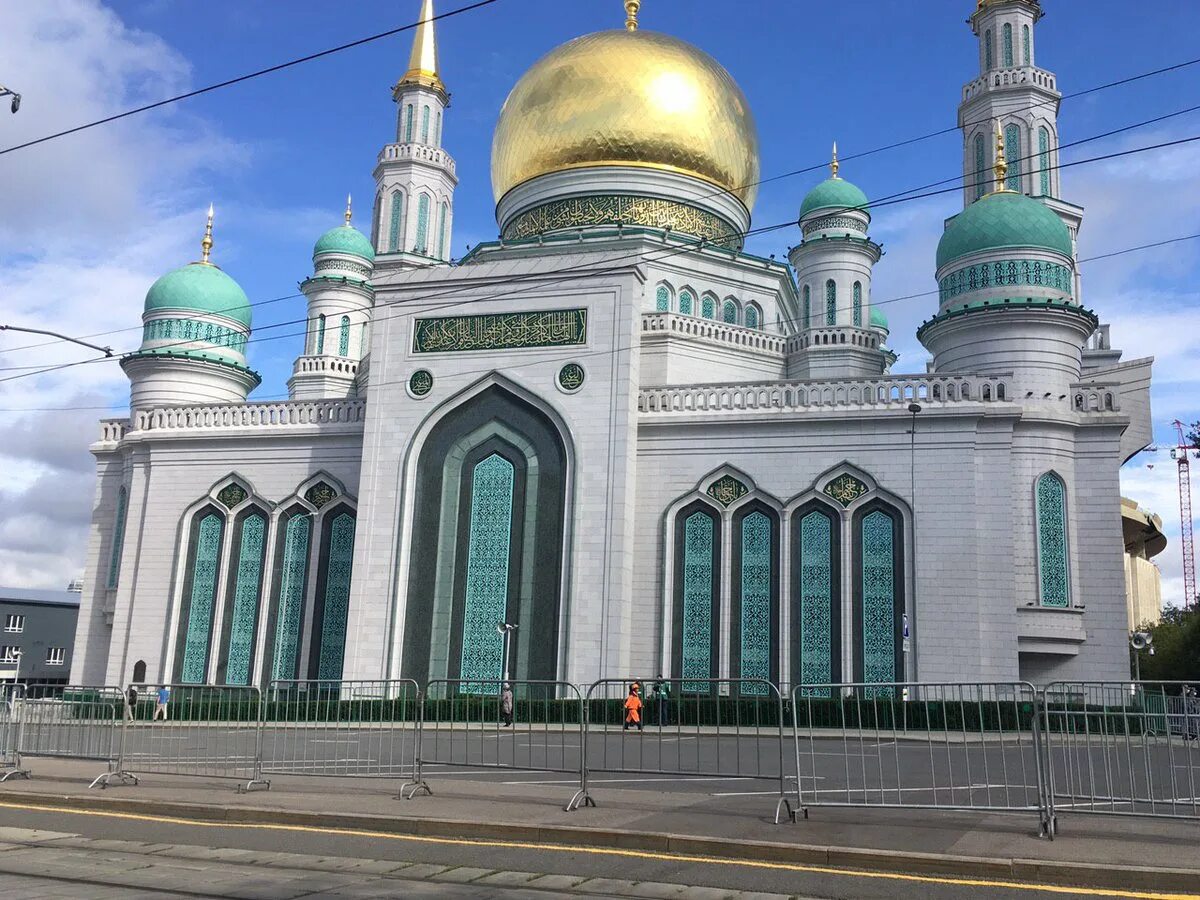 Мечети москвы фото. Московская Соборная мечеть Москва. Курбан байрам Московская Соборная мечеть. Новая Соборная мечеть в Москве.