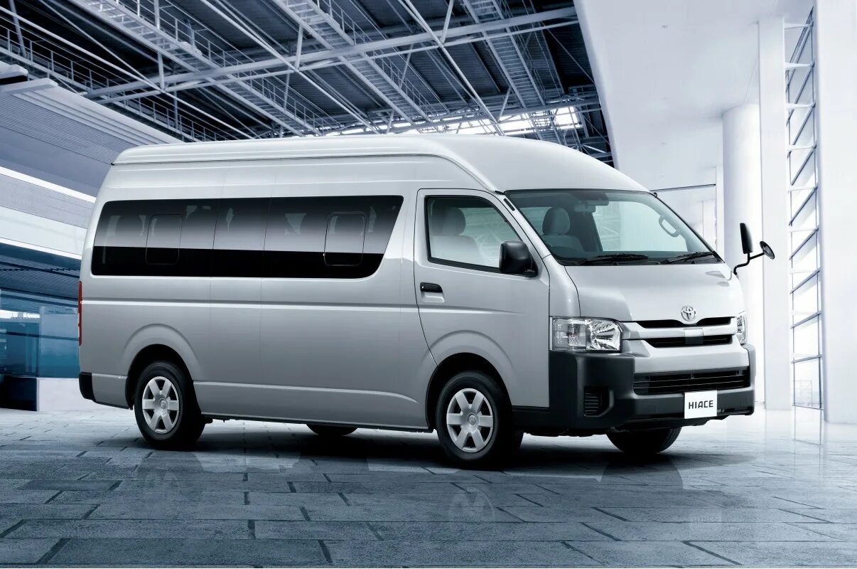 Тойота пассажирская. Toyota hiace 12 мест. Тойота hiace 2021 vip. Toyota hiace 12. Тойота хайс 2019.