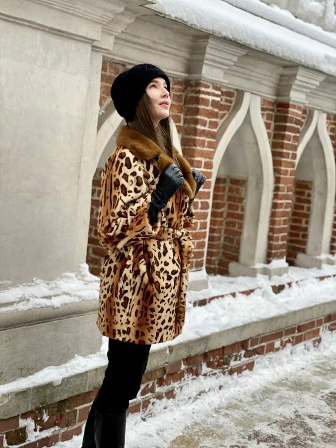 Шубы из седого соболя. Шубка москва. Шубка москва. Эко шубы tissavel. Шуба compela норковая.