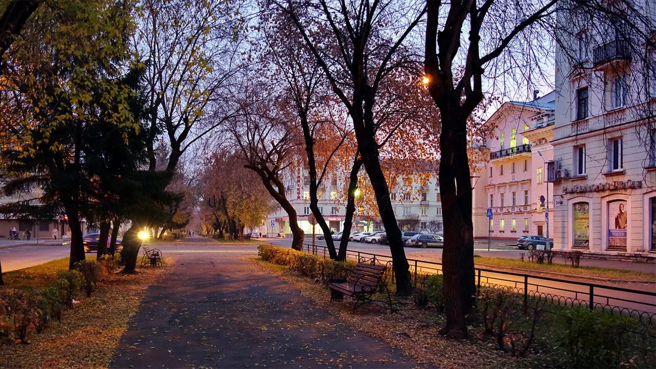 Город тихие вечера. Улица Свердлова Железногорск Красноярский край. Железногорск Красноярский край осень. Красноярск город Железногорск. Железногорск Красноярский край пейзажи.