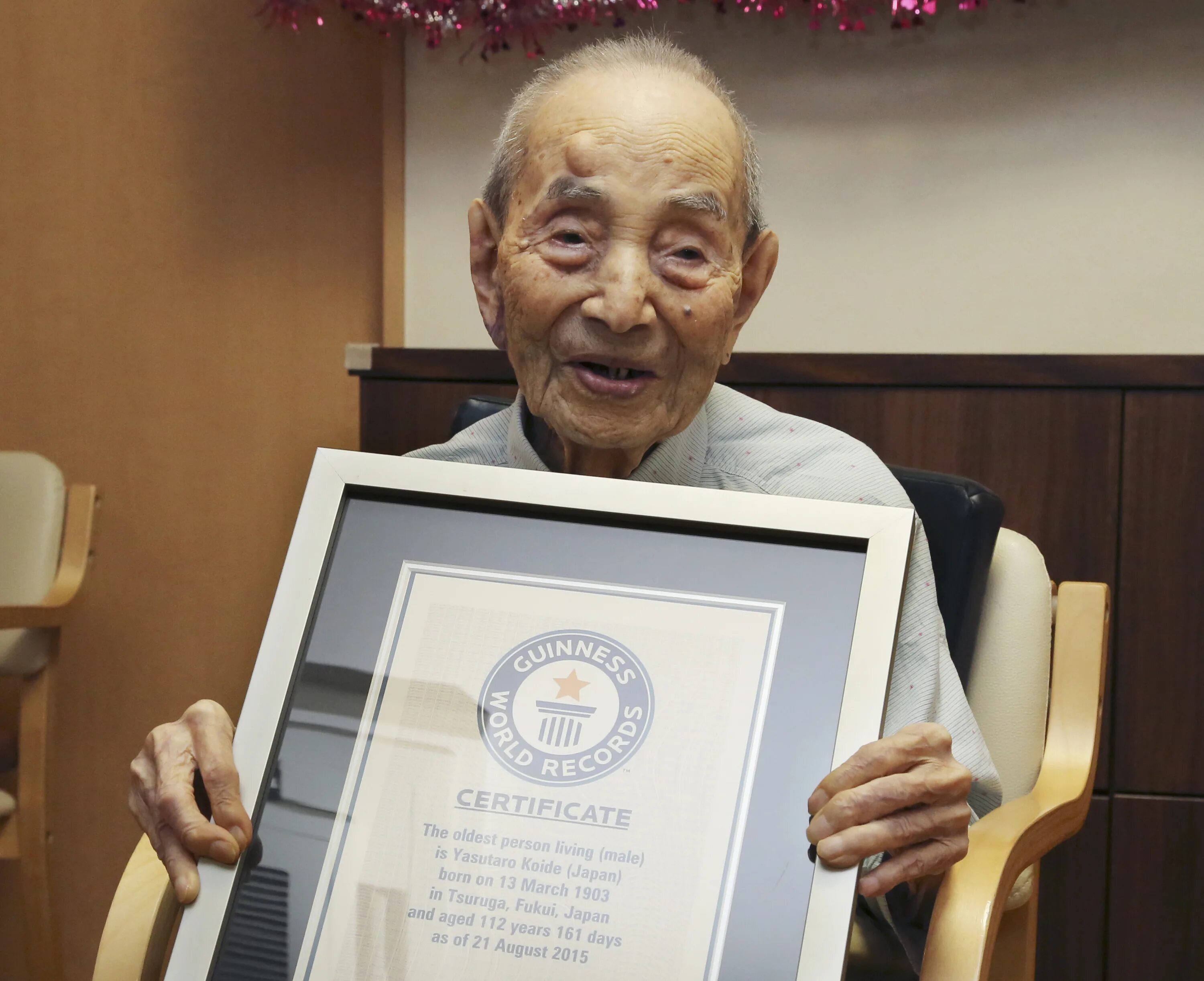 Умер старейший мужчина в мире. Уолт Джонс долгожитель. Рекорд по долгожительству в мире. Самый старый человек в мире 2023.