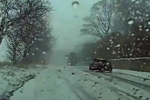 Гололед автобус. Костанай петропавловск автобус. Кладбище автобусов бишкек. Дтп автобус новосибирск чистоозерное. Погода холмск сахалин.