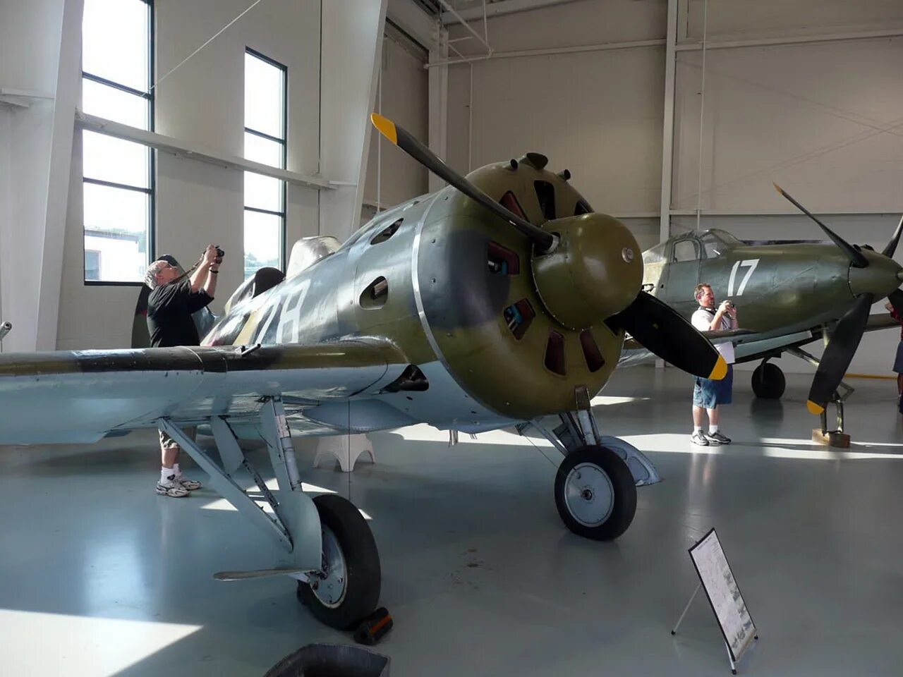 Тип 16 i. Поликарпов и-16. истребитель поликарпова и-16. и-16 тип 24. и-16 истребитель самолёты поликарпова.