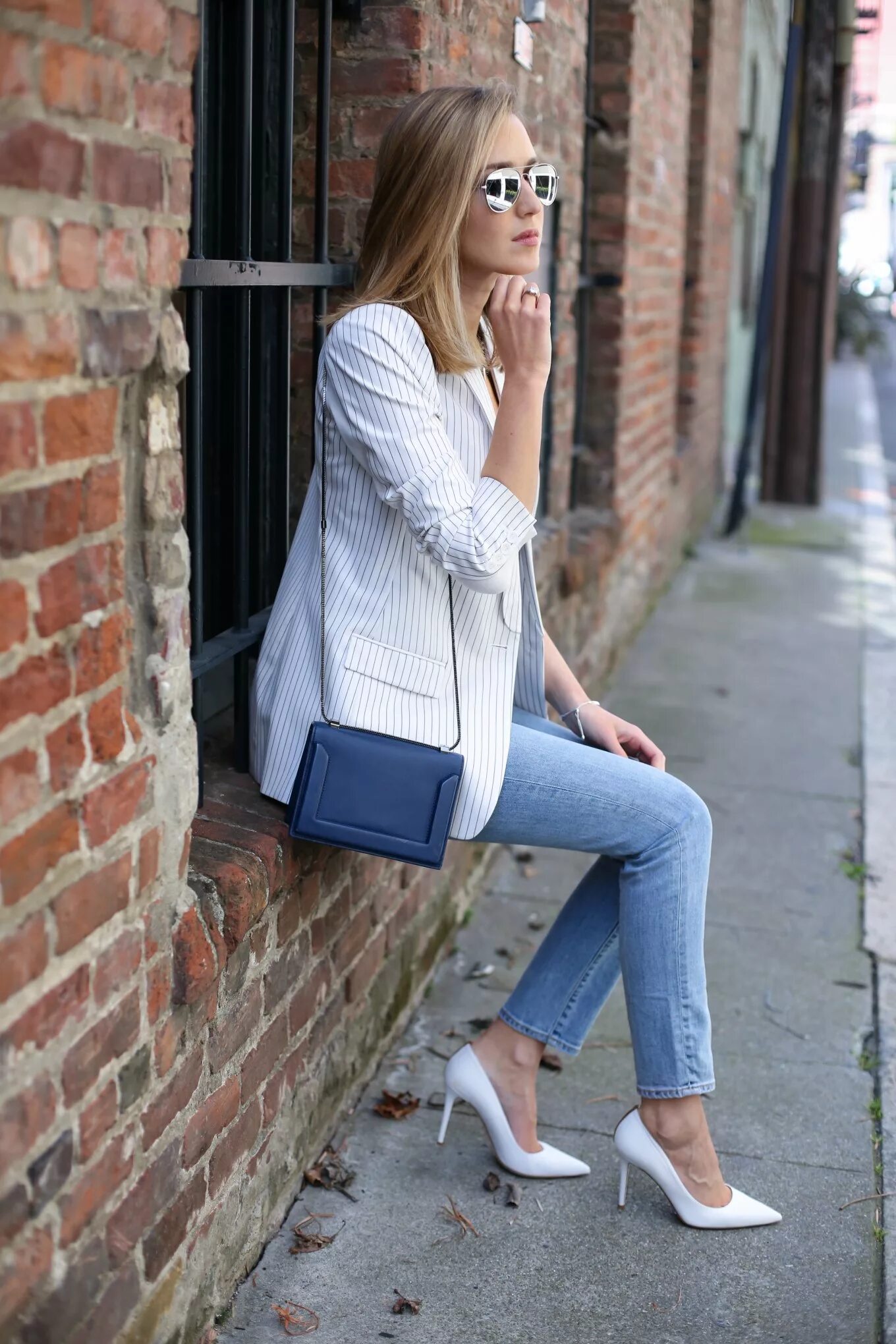 Образ с белыми туфлями на каблуке. Белые туфли образ. Образ с розовыми лодочками. Белые туфли образ. Образ с белыми туфлями на каблуке.