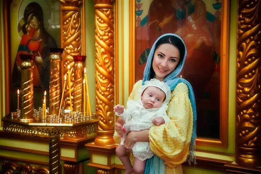 Крестная. Крестная мама. Платье для крестной мамы на крестины. Фото крещения ребенка в церкви. Найти крестная
