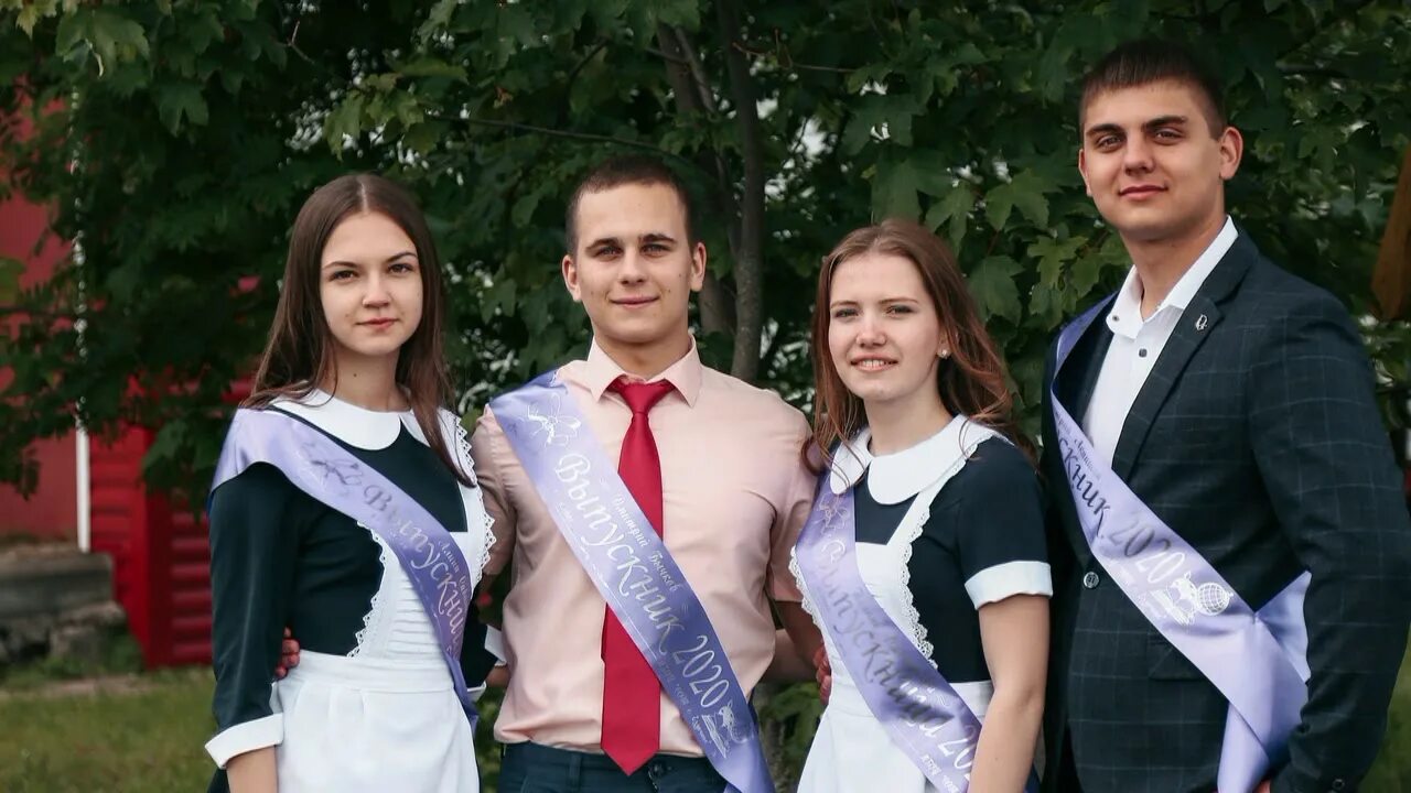 Вручение аттестатов 11 класс. Вручение аттестатов 11 класс 2025. ездоченская школа выпускной 2025. ездоченская школа. русский сөкс 2025 школа.