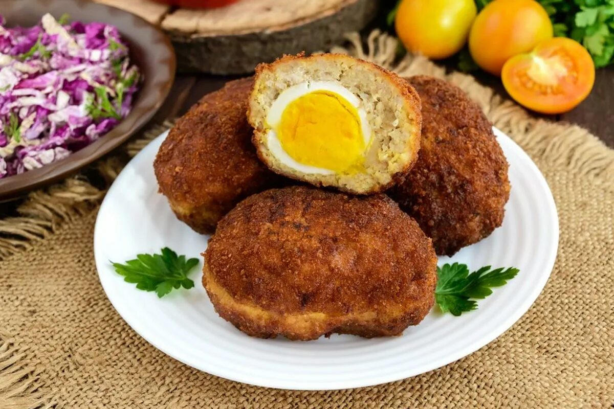 Сочные котлеты. Котлеты домашние. Котлета в форме языка 6 букв. Котлета по киевски. Названия всех видов котлет.