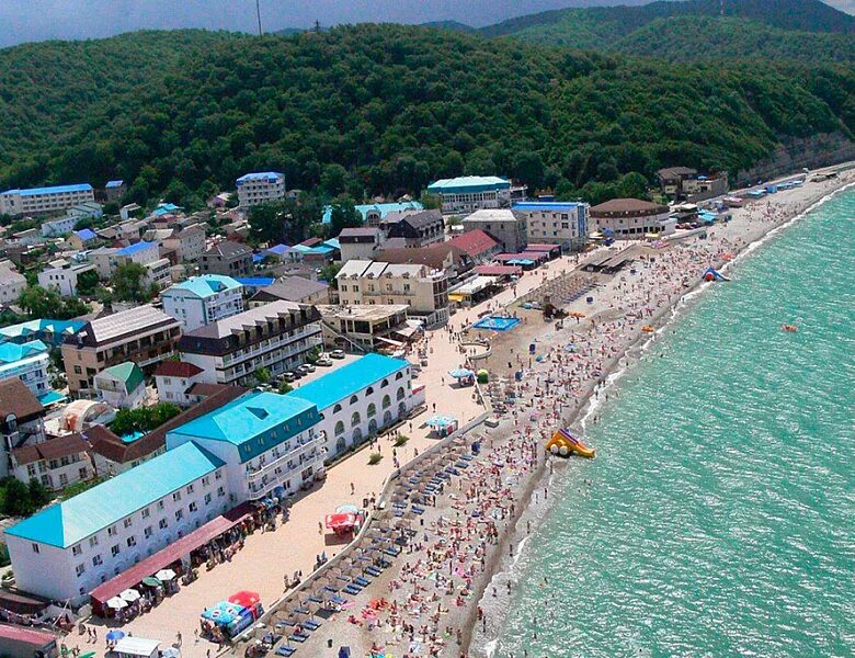 Новомихайловский набережная 2022. Посёлок новомихайловский краснодарский пляж. Пляж поселка новомихайловский. Гостиничный комплекс торнадо туапсе. Посёлок новомихайловский краснодарский край.