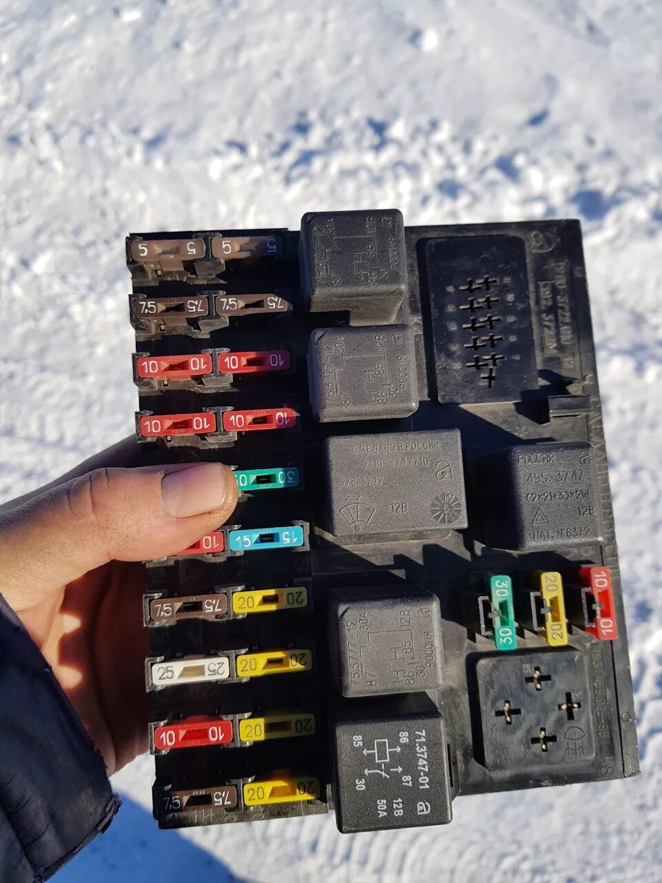 Блок предохранителей 2123 "авар" (394. Блок предохранителей нива шевроле 2004. Монтажный блок шевроле нива 2006. Предохранители нива 2123 шевроле. 3722м).