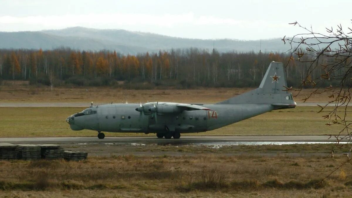 Ан 12 бортовой номер 22. Кольцово сел ан 12 без шасси. Ан бн. Ан 12 фюзеляж. Ан-12 ссср.