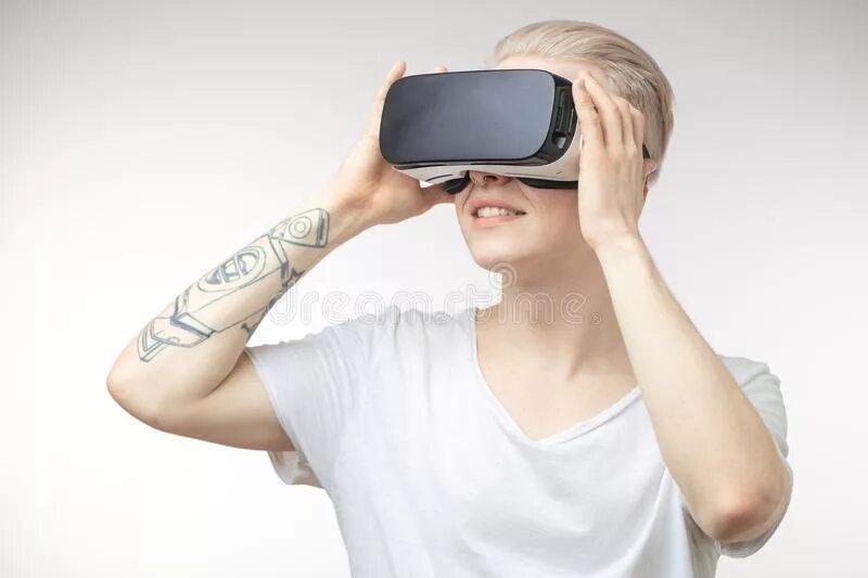 Blonde vr. Очки изнутри в руках. Сотрудник в VR очках спиной. Man putting on Goggles.