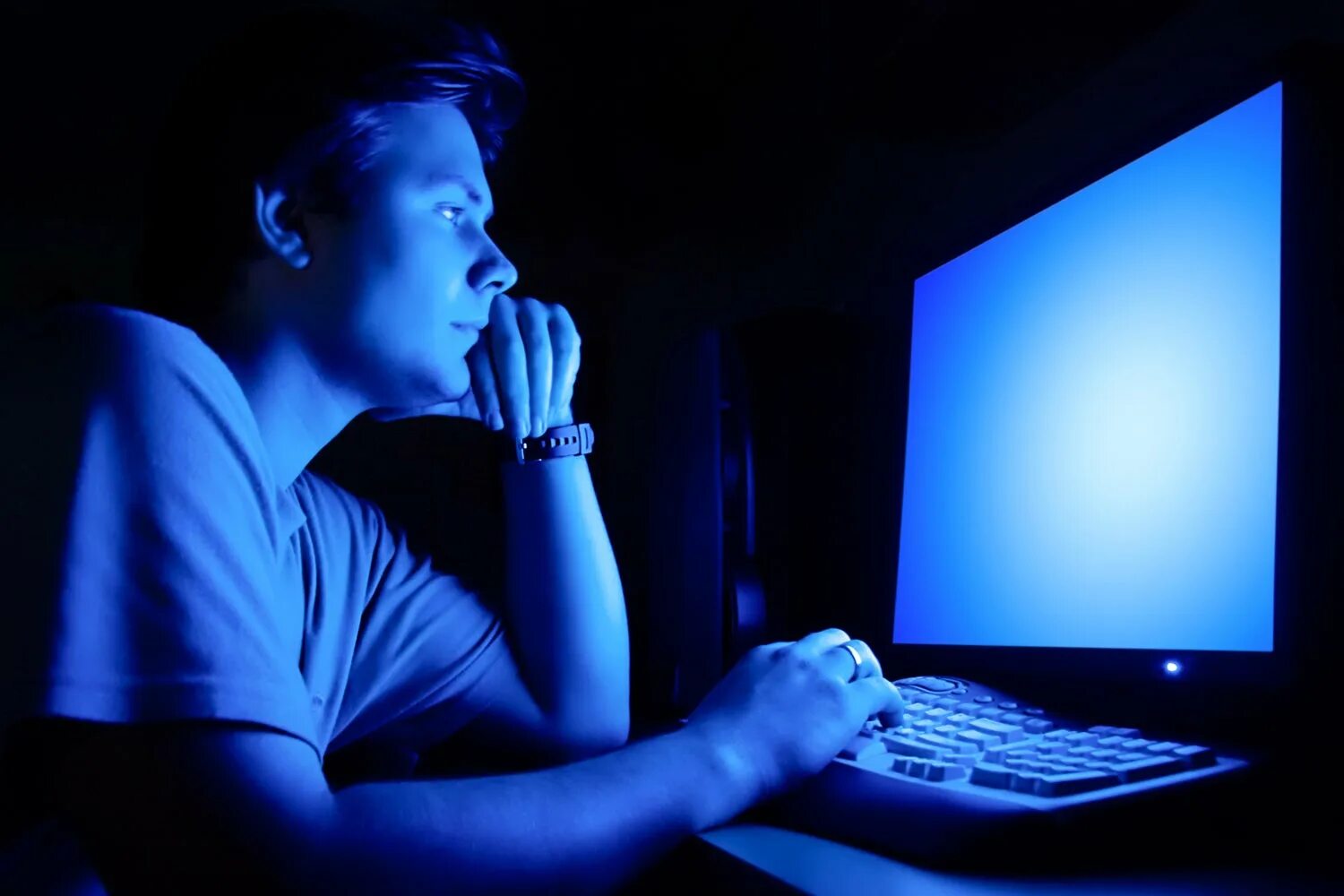A screen makes the computer