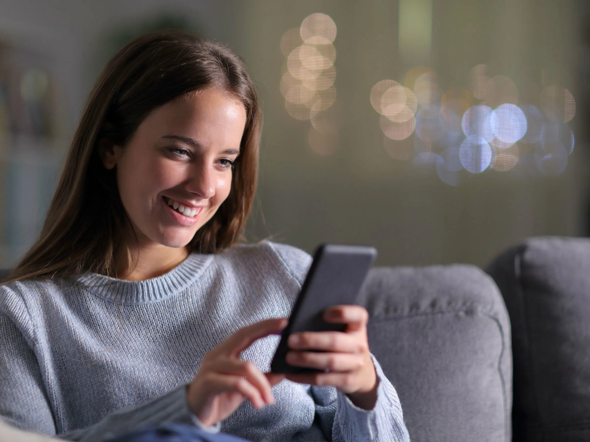 Сколько человек сидит в телефоне. Woman Couch mobile Phone. Happy girl Phone. Посидеть в телефоне. Woman checking Phone.