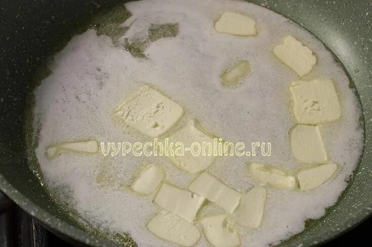 Халва из муки масла рецепт. Халва на муке. домашняя халва из муки. халва из муки и сахара. халва мука масло сахар.