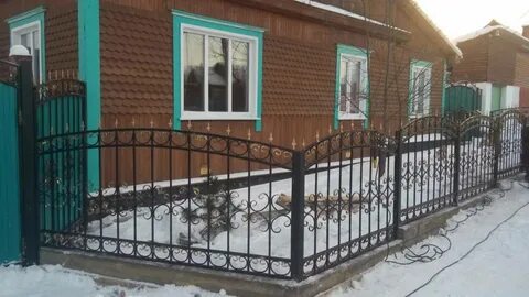 Палисадник перед домом металлические