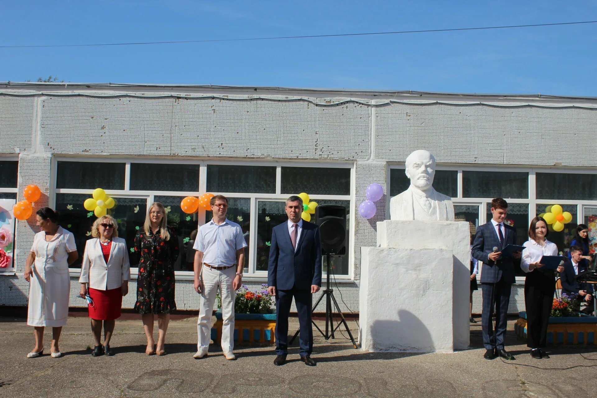 Школа 3 Менделеевск. Школа 3 Менделеевск учителя. Школа 1 Менделеевск. Менделеевск 1 школа 2015 год. Школа 2020 изменения