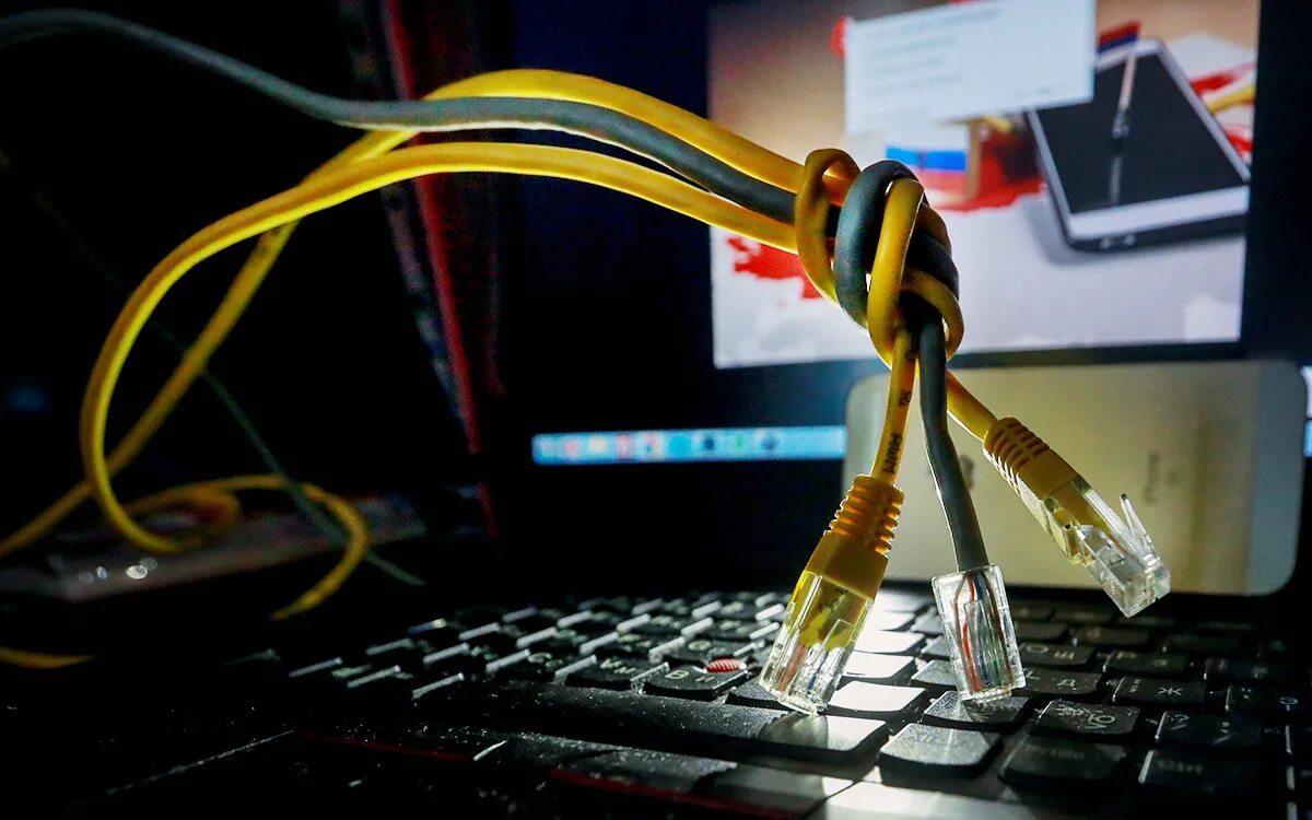 Демотиваторы про интернет. Это правда что интернет отключат. Отключили интернет. Отключение от интернета. Это правда что интернет отключат.