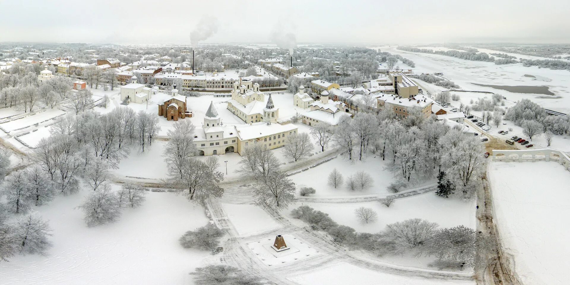 Погода в реальном времени великий новгород. Ярославово Дворище Великий Новгород зима. Новгородский Детинец, Великий Новгород. Зима. Великий Новгород Кремль зима сверху. Кремль Великий Новгород зимой сверху.