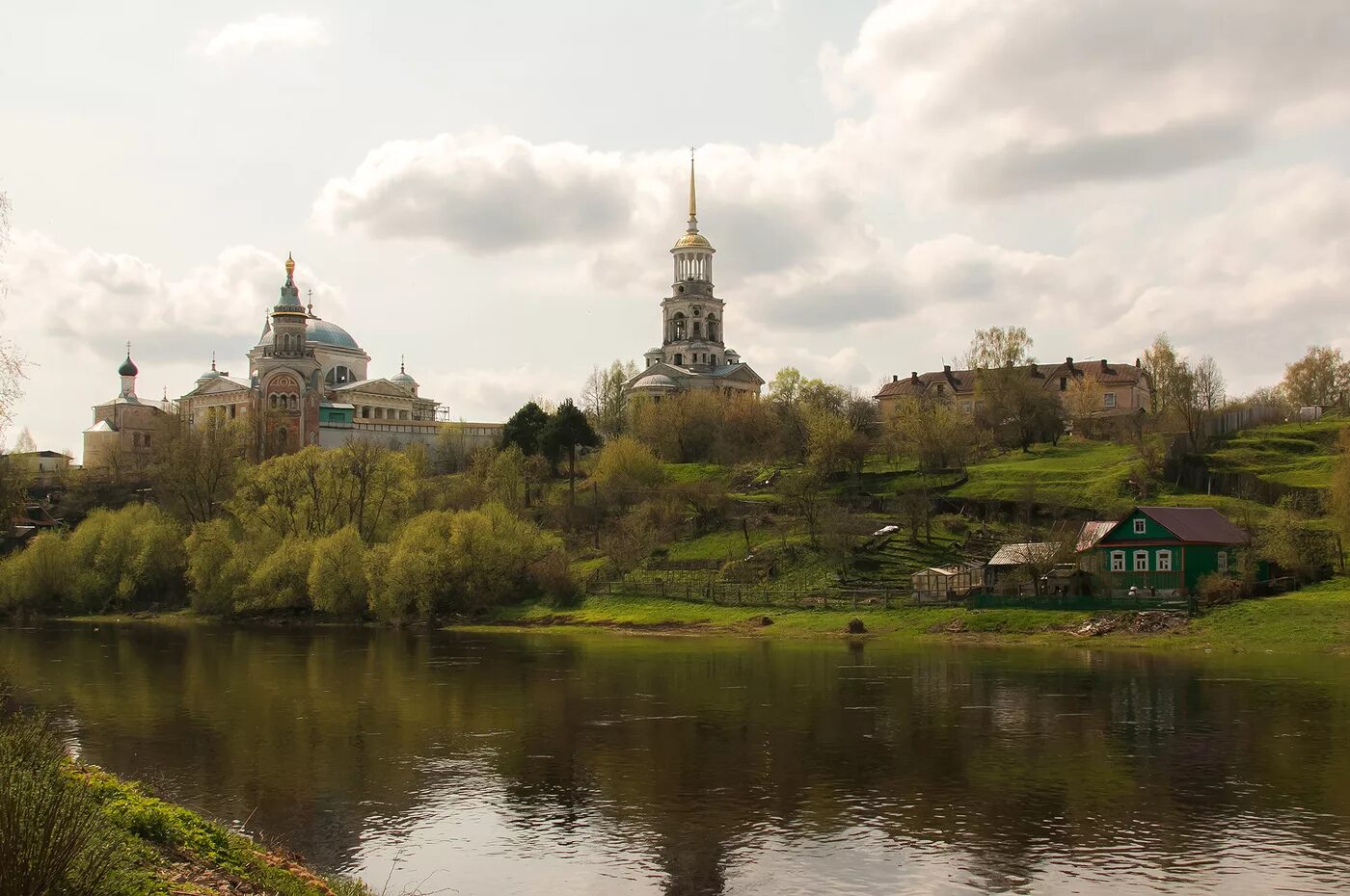 Новоторжский борисоглебский мужской монастырь. Борисоглебский монастырь Торжок. Новоторжский Борисоглебский мужской монастырь, Торжок. Борисоглебский монастырь Дмитров. Новоторжский Кремль Торжок.