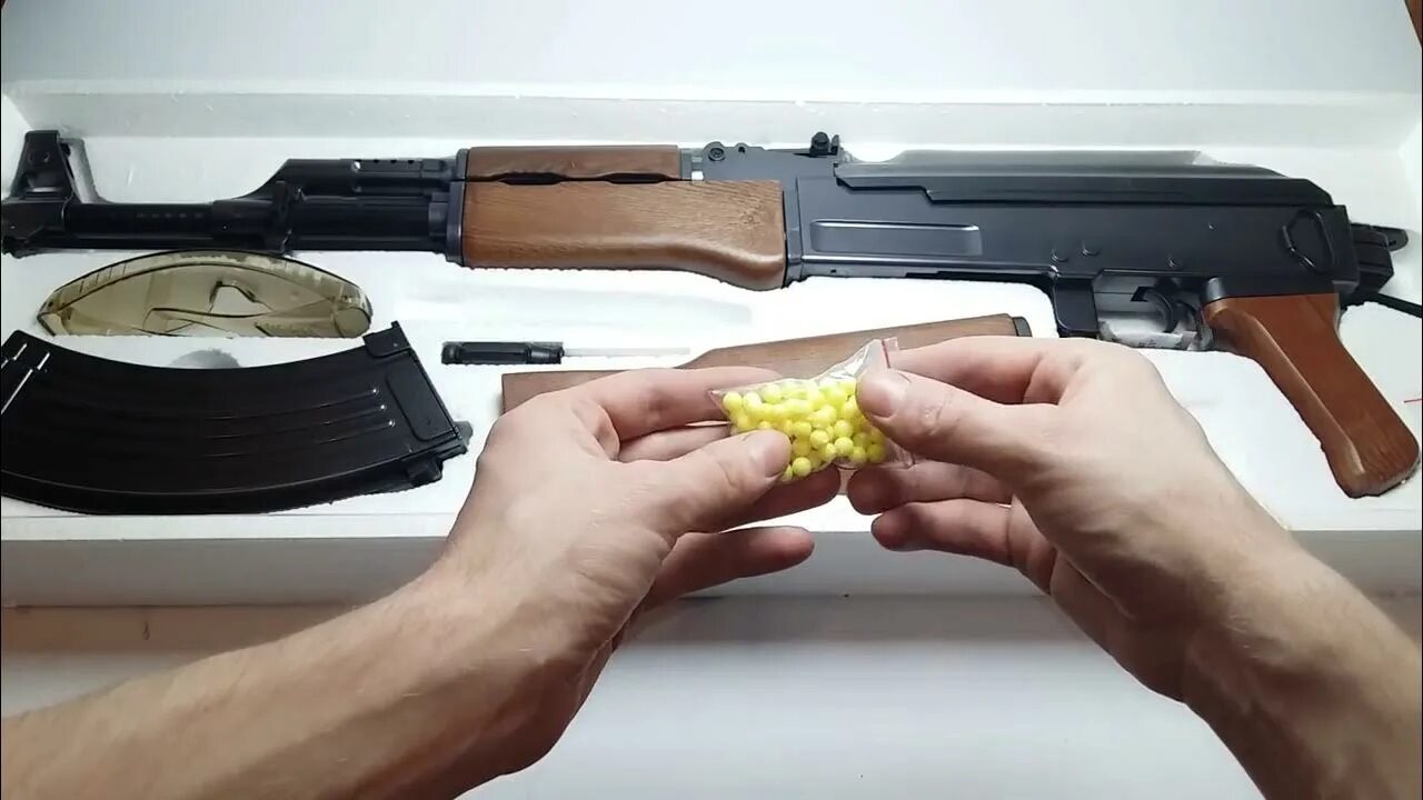 Ак 47 на пульках. Cyma cm042s. Автомат ак 47 с пластиковыми пульками. Пневматический автомат калашникова ак 47. Автомат калашникова игрушка с пульками 6мм.