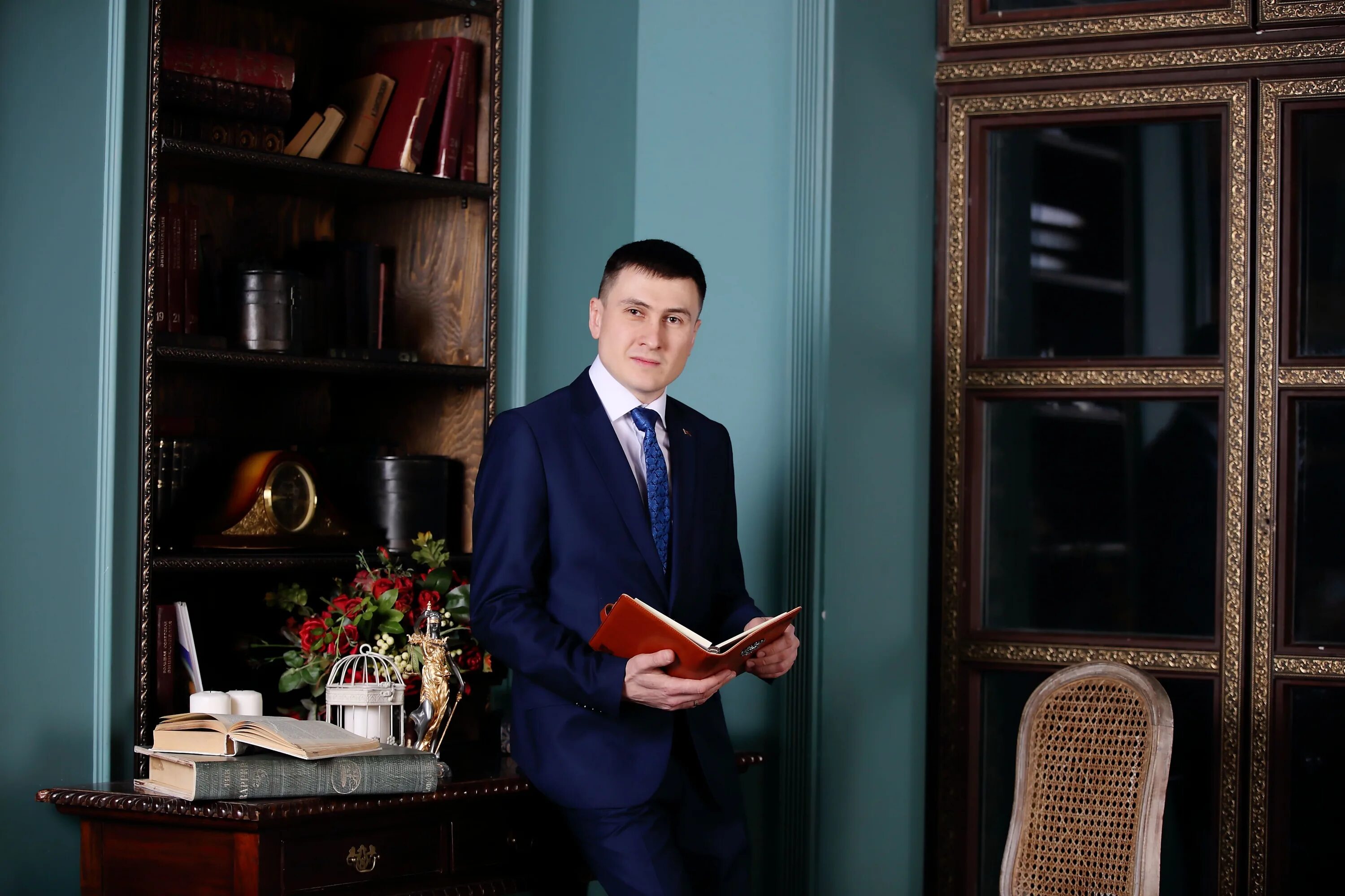 Работа юристом в спб. Работа юристом в спб. Адвокатский кабинет. Юрист картинки. Работа юристом в спб.