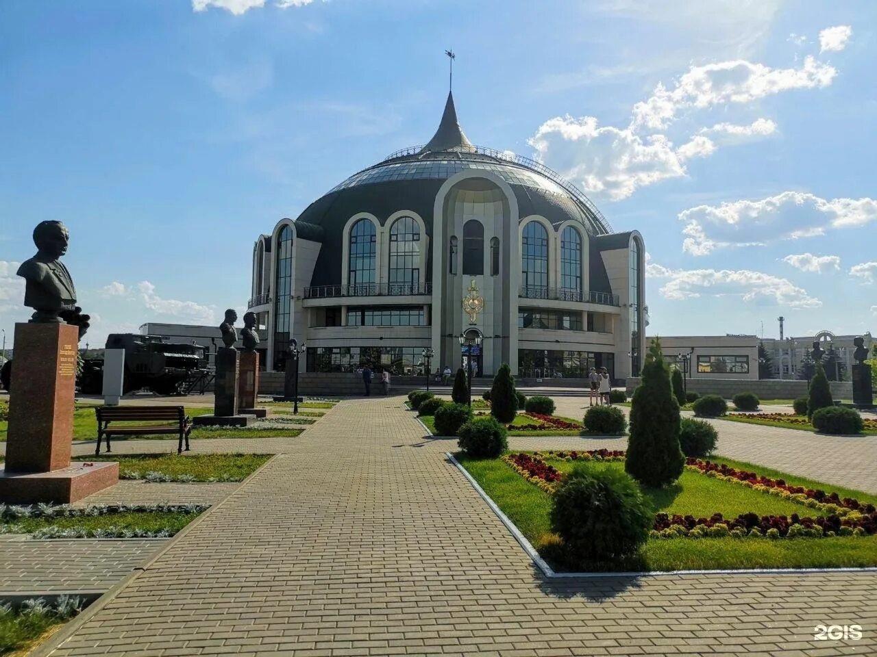 Тульский государственный музей оружия фото. Тульский государственный музей оружия. Государственный музей оружия Тула. Шлем Тула музей оружия. Тула достопримечательности музей оружия.