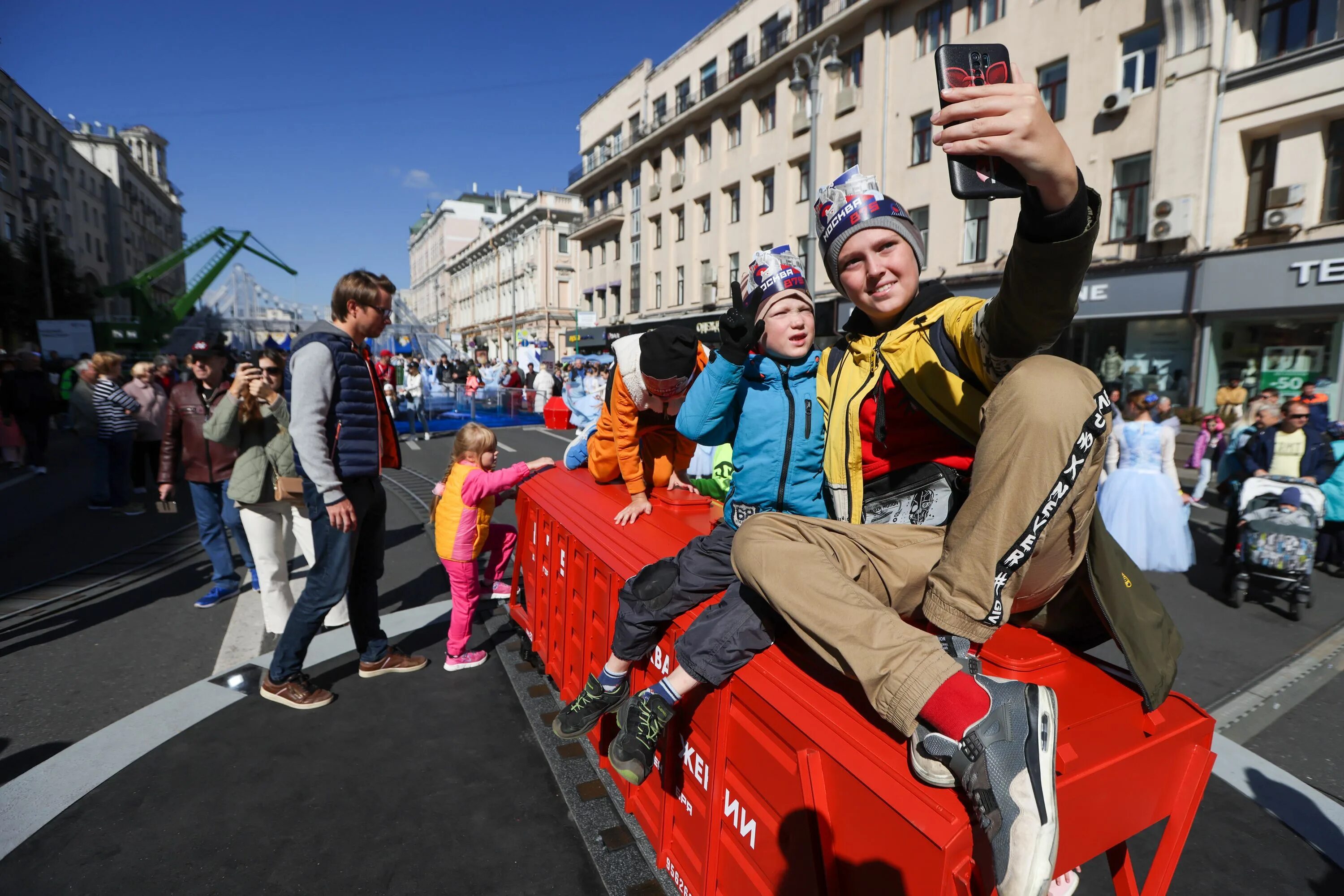 Как прошли праздники в москве. Москва днем. Мероприятия в Москве. Фестивали в Москве. С днем города Москва.